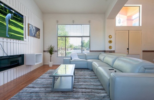 Canyon Trails House | Sunny Oasis Retreat - by HomeSlice Stays