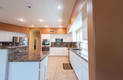 Canyon Trails House | Sunny Oasis Retreat - by HomeSlice Stays