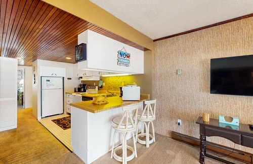 North Ocean City Condo | Sunny - ocean front condo w/beach views, balcony, shared pool, full kitchen & AC