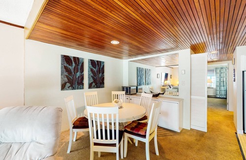 North Ocean City Condo | Sunny - ocean front condo w/beach views, balcony, shared pool, full kitchen & AC