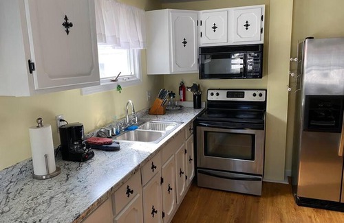 Dover Apartment | Sunny One Bedroom in Historic Downtown Dover