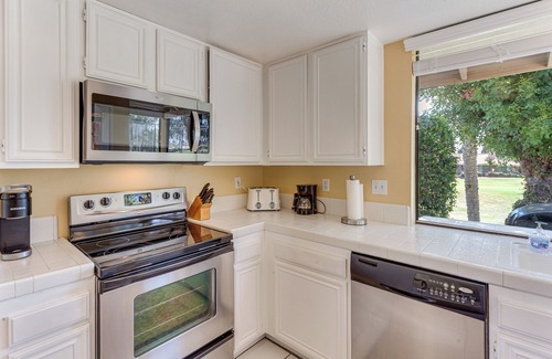 Palm Desert Apartment | Sunny Pad w/Patio & Pool Access in Palm Desert!