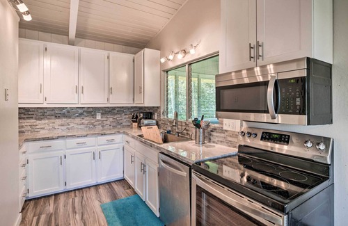 Kapoho House | Sunny Pahoa Retreat: Snorkel, Hike & Shop!