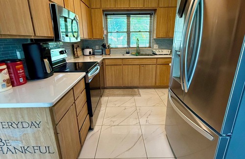 Orlando House | Sunny palm breeze home near UCF