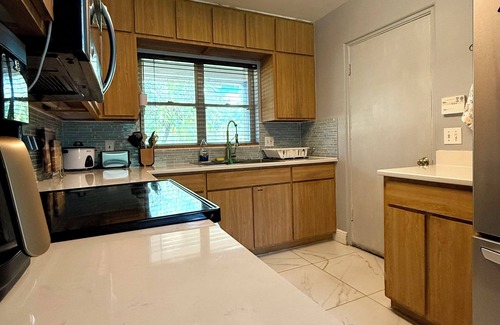 Orlando House | Sunny palm breeze home near UCF