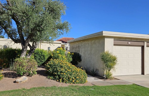 Palm Springs Condo | Sunny Palm Springs Resort style condominium living withTennis and swimming