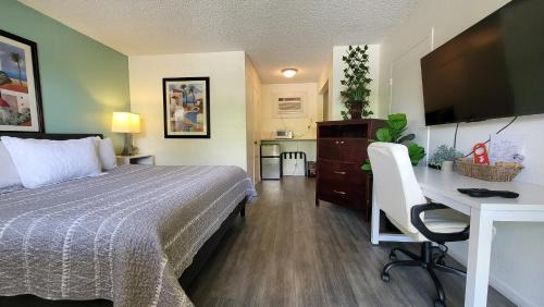 South Palm Park Neighborhood Association Hotel | Sunny Palms Inn