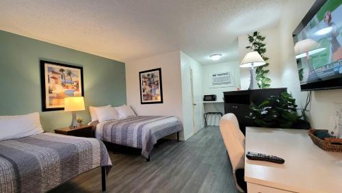 South Palm Park Neighborhood Association Hotel | Sunny Palms Inn