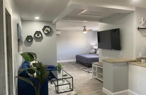 South Palm Park Neighborhood Association Hotel | Sunny Palms Inn