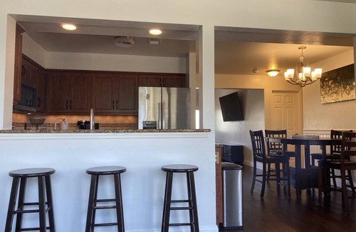 San Carlos Park House | Sunny Paradise Home With Pool