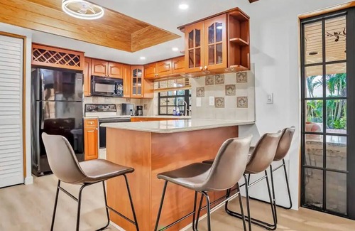 Sunrise House | Sunny Paradise w/Saltwater Pool Hot Tub & BBQ Grill 5 min to Sawgrass Mall