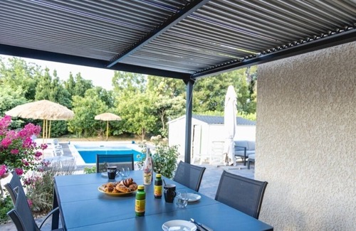 Millas House | SUNNY PARENTHESE VILLA WITH POOL AND GARDEN