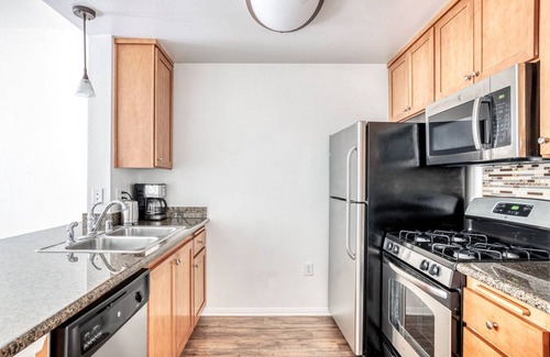 Los Angeles Apartment | Sunny Playa del Rey 1BR w/W/D, Gym, Pool, 5 min to beach, by Blueground