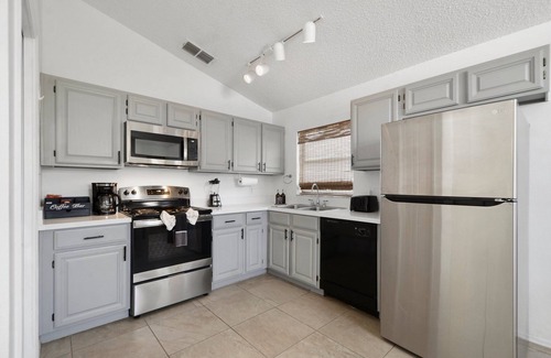 Creekside House | Sunny Pool, Game Room, Near Disney, Walk to GKTW! Book 7+ Nights & Save!