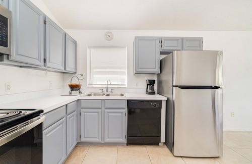 Creekside House | Sunny Pool, Game Room, Near Disney, Walk to GKTW! Book 7+ Nights & Save!