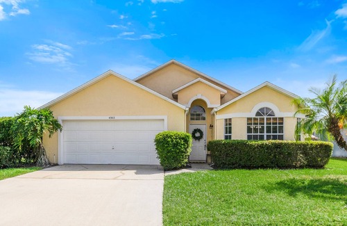 Creekside House | Sunny Pool, Game Room, Near Disney, Walk to GKTW! Book 7+ Nights & Save!