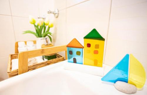 Denovici Apartment | Sunny Portside Apartment