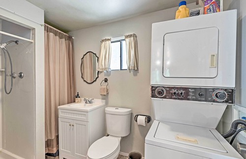 Prescott Cabin | Sunny Prescott Cabin w/ Deck & Grill, 1 Mi to Lake