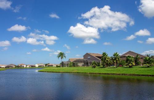 Crescent Lakes House | Sunny Private Pool with Nature View to Rear - Quiet Community - Nr Disney