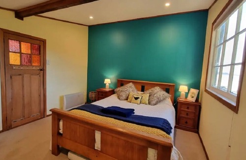 Careys Bay House | Sunny Private Retreat With Incredible Views Close to Town, Stadium and Uni