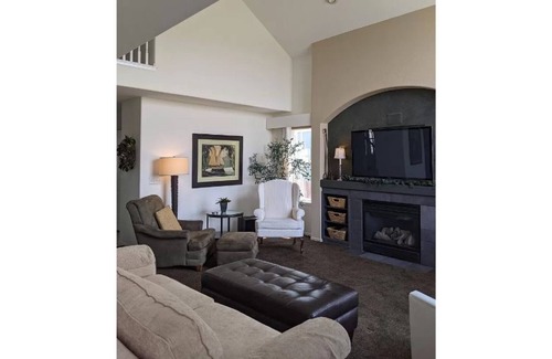 Cottonwood House | Sunny, quiet 3 bedroom set on open space. Southern facing deck with BBQ and yard