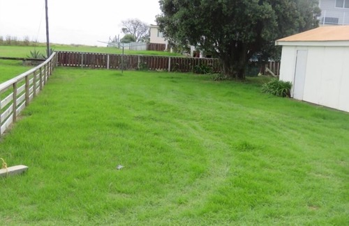 Mahia House | Sunny quiet bach by the beach
