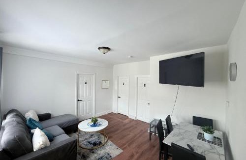 Fall River House | Sunny quiet private room