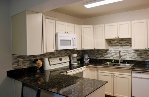 Taku - Campbell House | Sunny Remodeled Townhouse Near Costco & Dimond Mall