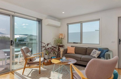 Kingston Beach House | Sunny Retreat in Kingston Beach