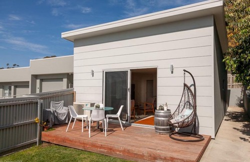 Kingston Beach House | Sunny Retreat in Kingston Beach