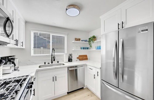 Eastside House | Sunny Retreat in Long Beach 5min 2 Beach/downtown