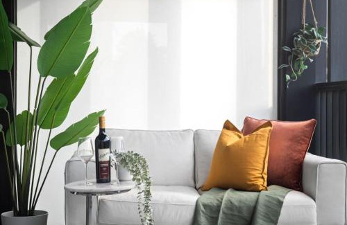 Richmond North Apartment | Sunny Richmond Escape 2BR and Large Balcony