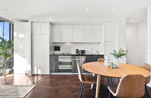 Richmond North Apartment | Sunny Richmond Escape 2BR and Large Balcony