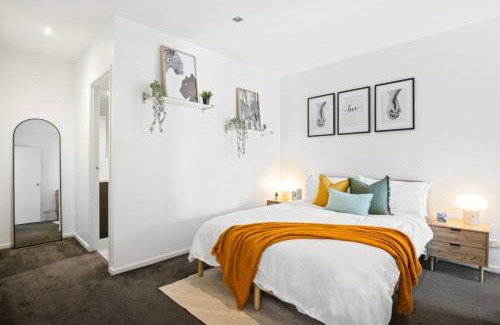 Richmond North Apartment | Sunny Richmond Escape 2BR and Large Balcony