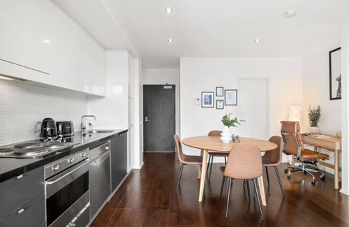 Richmond North Apartment | Sunny Richmond Escape: 2BR + Large Balcony