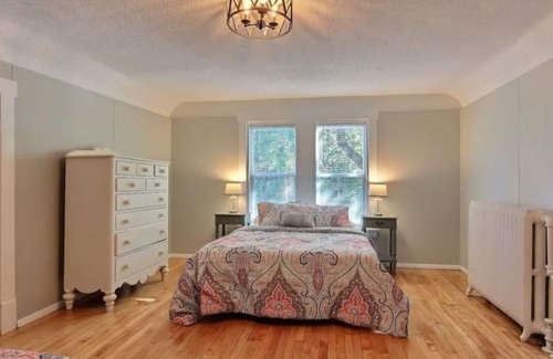 Merriam Park West House | Sunny Saint Thomas Side-by-Side!