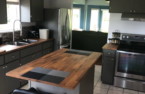 Chemainus Cottage | Sunny Saltair Seaview Cottage with Private Hot Tub