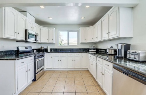 Midway House | Sunny San Diego Retreat!