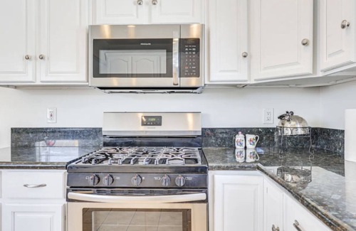 Midway House | Sunny San Diego Retreat!