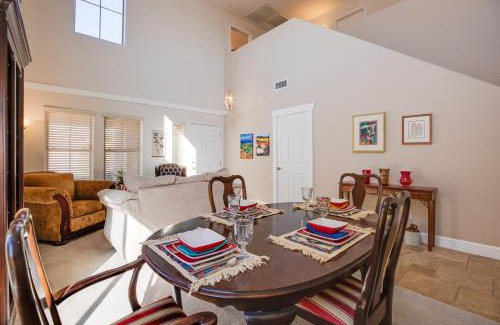 San Tan Valley House | Sunny San Tan Valley Home with Grill on Golf Course!