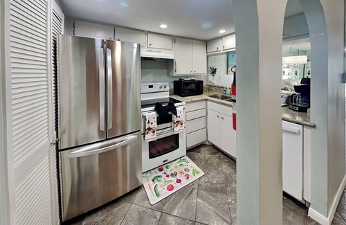 Galveston Condo | Sunny Sands | Cozy, Beachfront Condo