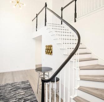 Sunset Park Apartment | Sunny Santa Monica House - Hot Tub, Game Room, BBQ, Projector