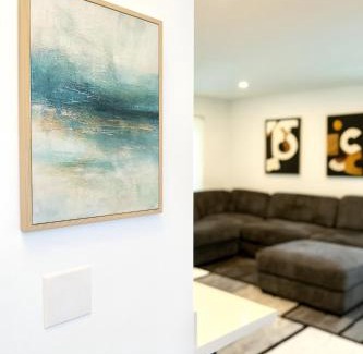 Sunset Park Apartment | Sunny Santa Monica House - Hot Tub, Game Room, BBQ, Projector