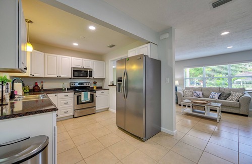 Arlington Park House | Sunny Sarasota Home w/Private Yard & Fire Pit!