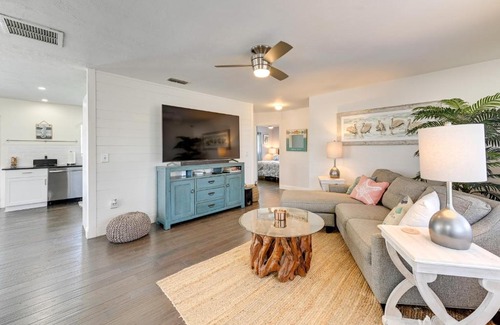 Gulf Gate Estates House | Sunny Sarasota Home with Pool Near Siesta Key Beach!
