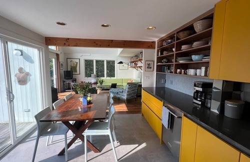 Mystic - New London House | Sunny Scandinavian House on Wamphassuc Pt. Harbor view. Short walk to the beach