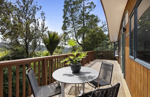 Bethells Beach House | Sunny, Sheltered And Minutes From The Beach