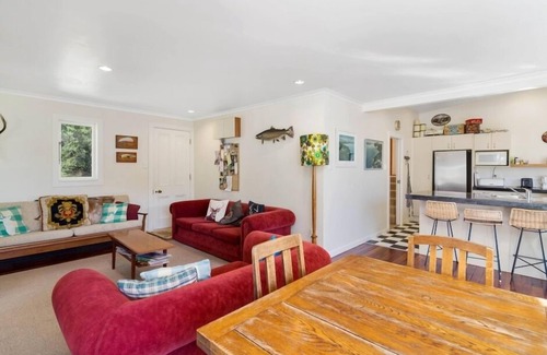 Hatepe House | Sunny, sheltered, spacious, 50 metres to the beach