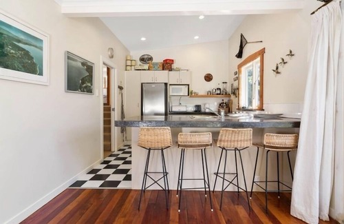 Hatepe House | Sunny, sheltered, spacious, 50 metres to the beach