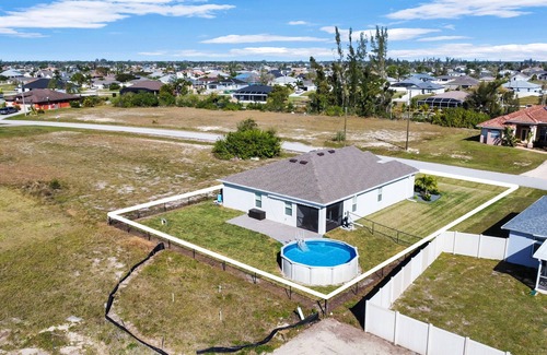 Mariner House | Sunny Shore Retreat: Pool, Golf, Softball